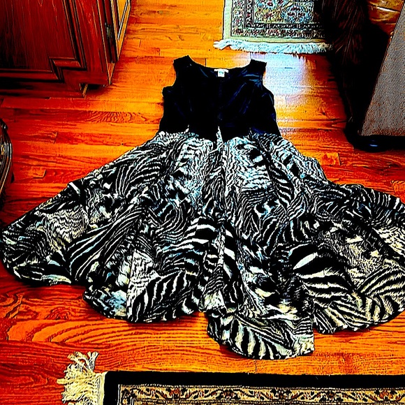 Vasna bubble maxi dress.S:L.Jewel neck stretchy solid black top.GentlyWorn. Wash - Picture 1 of 7